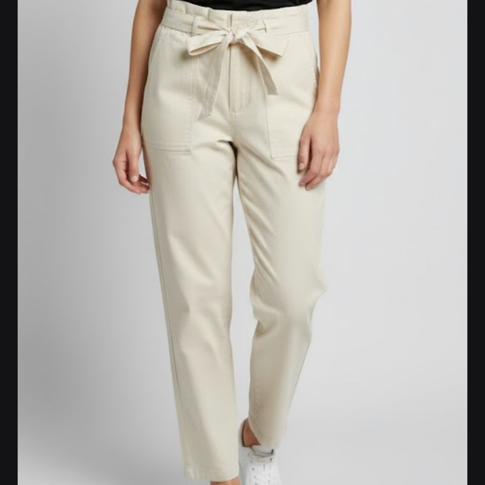New Forever 21 Women’s Tan Chinos with Belt